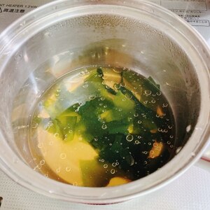 炒飯のお供に！ごま油香るわかめスープ